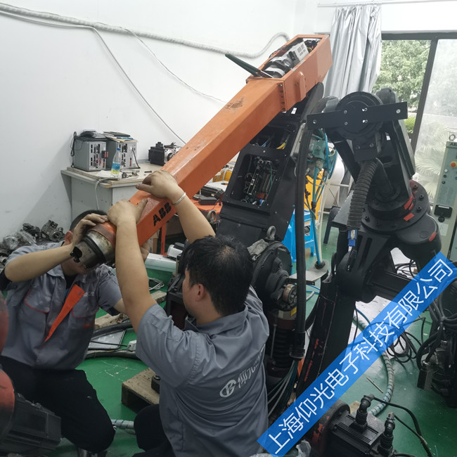 工業(yè)機(jī)器人的維修保養(yǎng)很重要